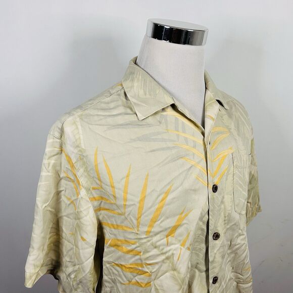 Tommy Bahama Medium 100% Silk Hawaiian Aloha Shirt Yellow Floral Beach Vacation - Picture 1 of 4